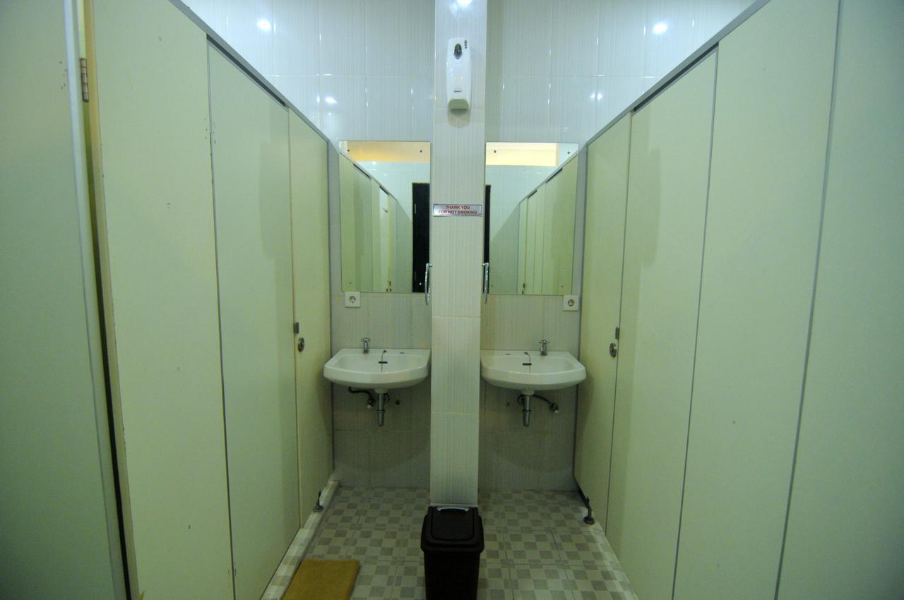 Reddoorz Hostel Near Gwk Main Gate Ungasan Exteriör bild
